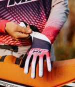 Load image into Gallery viewer, 2027 Trilogy Glove - ORCHID
